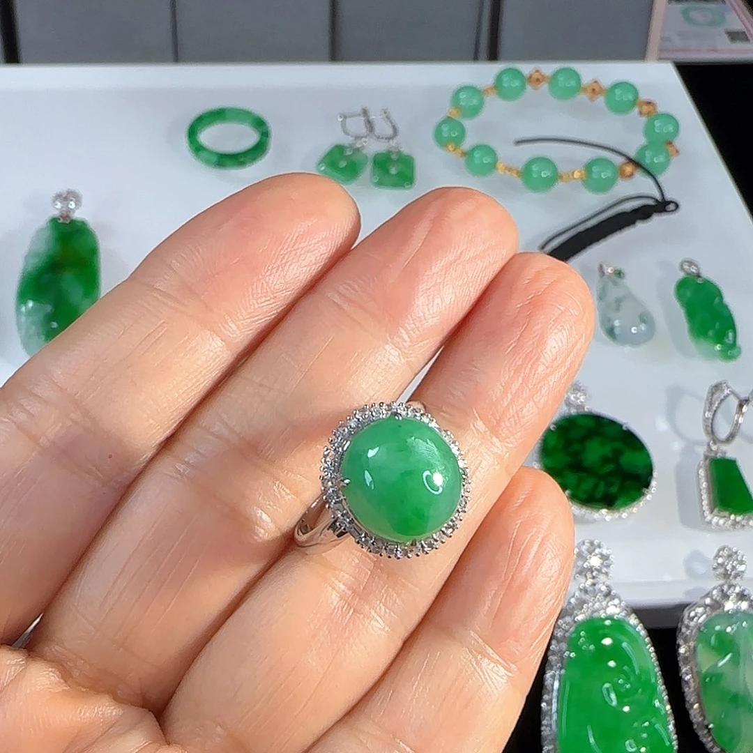 18K金镶嵌戒指翡翠