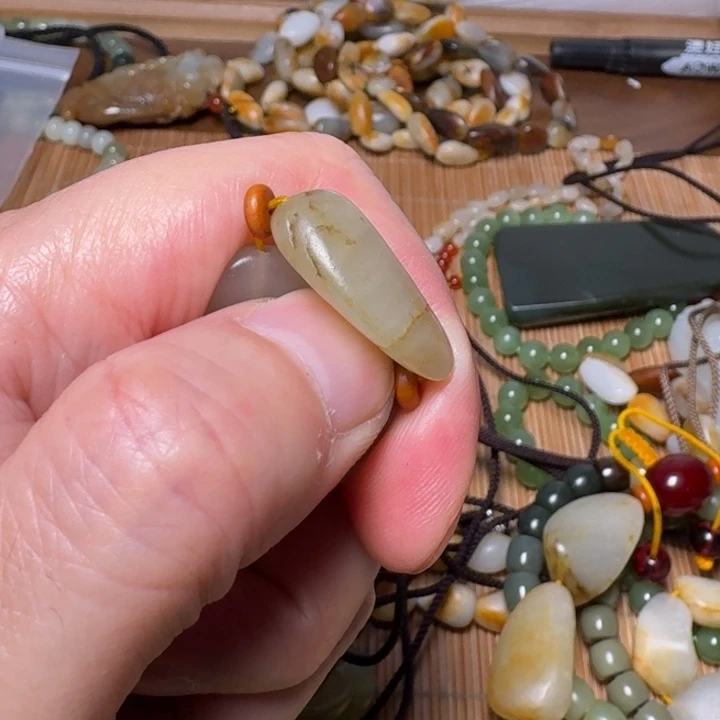 小***手和田玉未镶嵌挂件