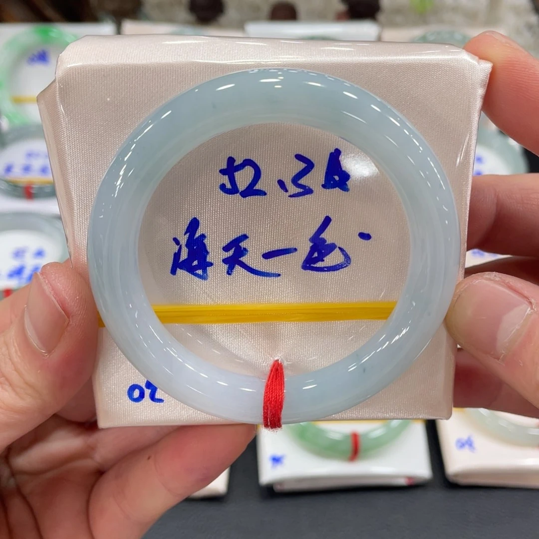 翡翠手镯未镶嵌缅甸翡翠