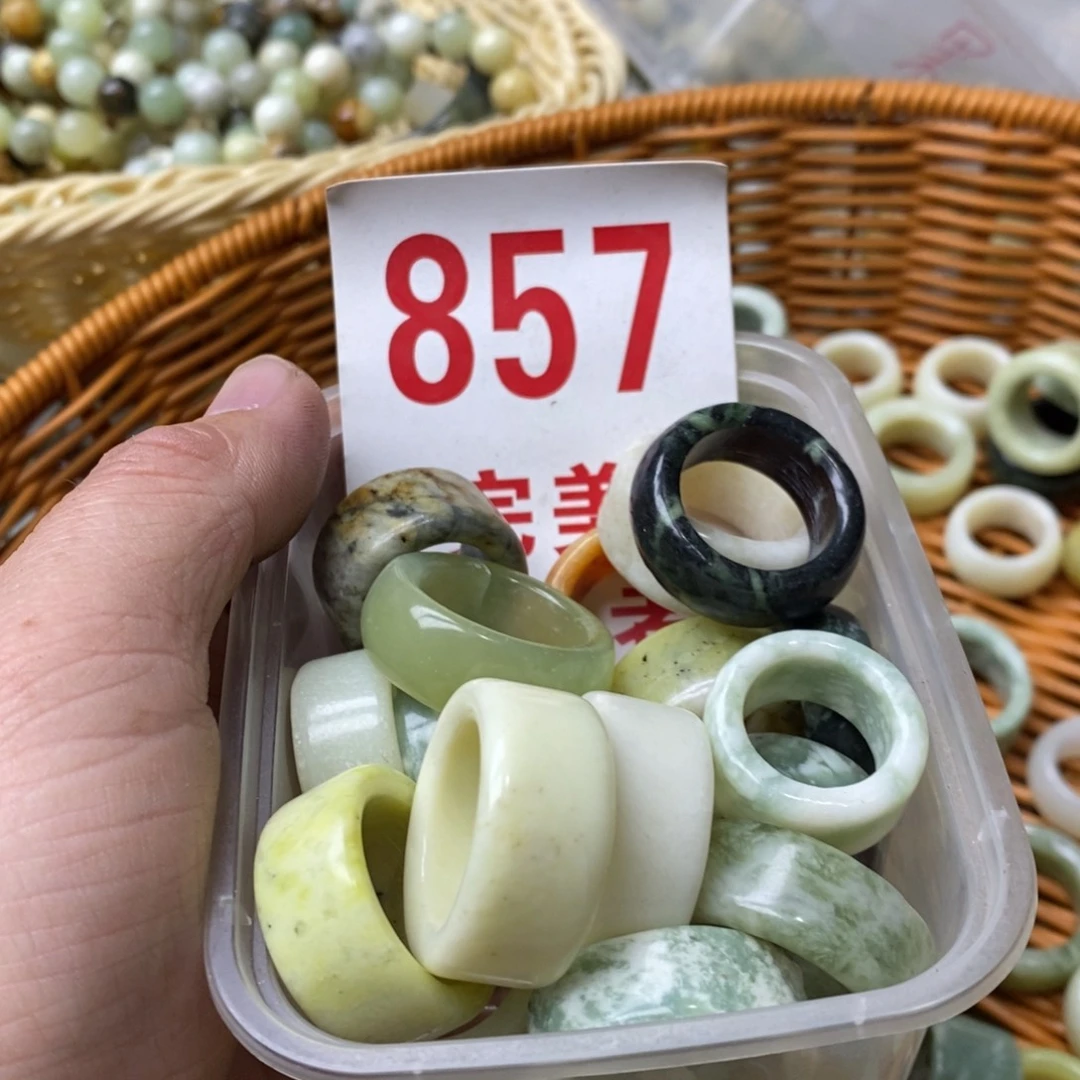 蛇纹石玉挂坠未镶嵌