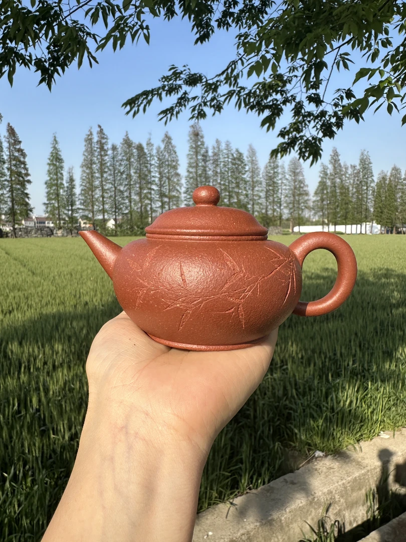 宜兴紫砂宝山红降坡泥料纯手工制作