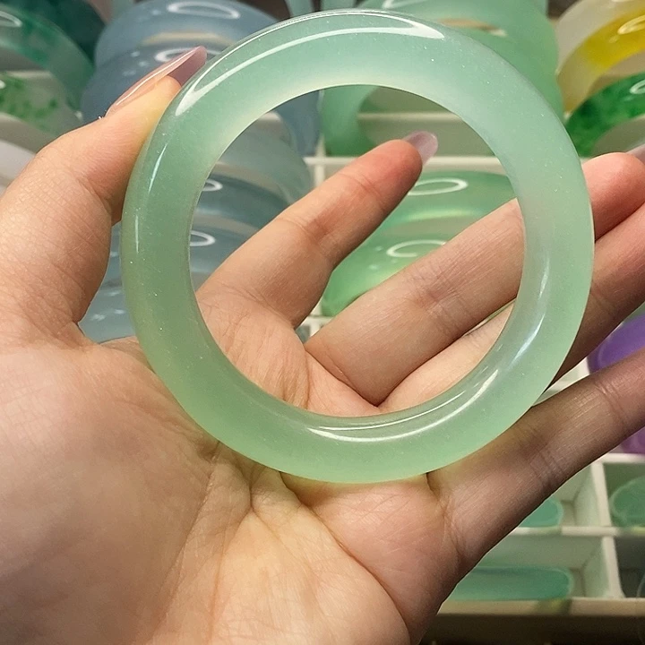 石英岩玉未镶嵌手镯