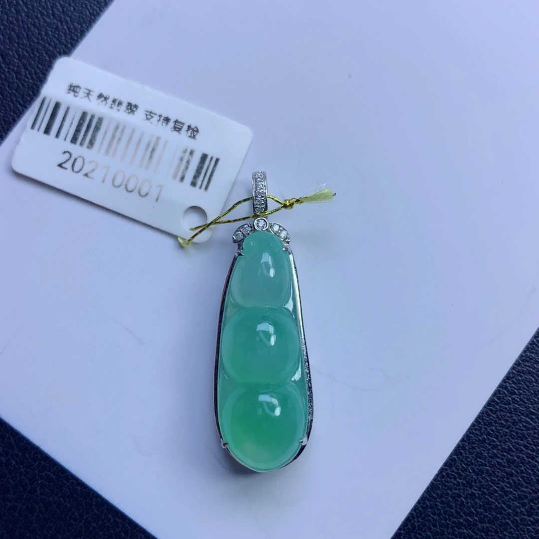 翡翠未镶嵌颈饰福豆