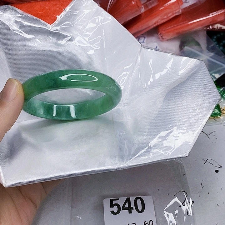 翡翠未镶嵌手镯一图一物实物为准（微瑕处理）