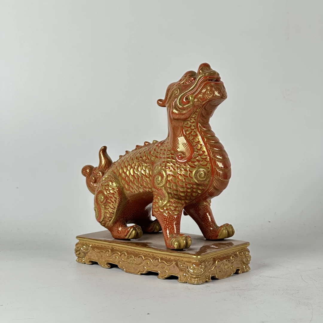 沙红描金麒麟镇纸收藏鉴赏