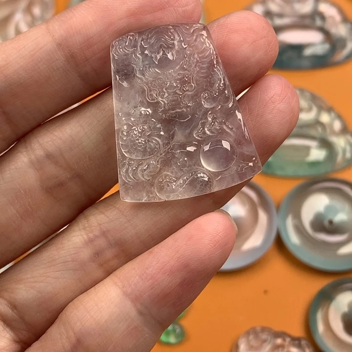 翡翠未镶嵌颈饰……