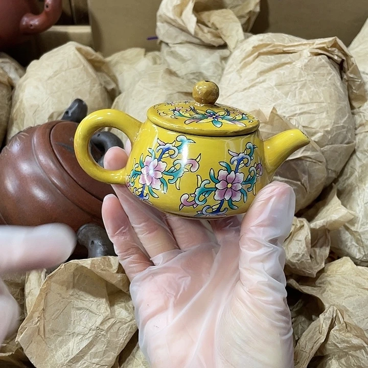 茶壶紫砂原矿泥料，手工制作一把紫砂壶。