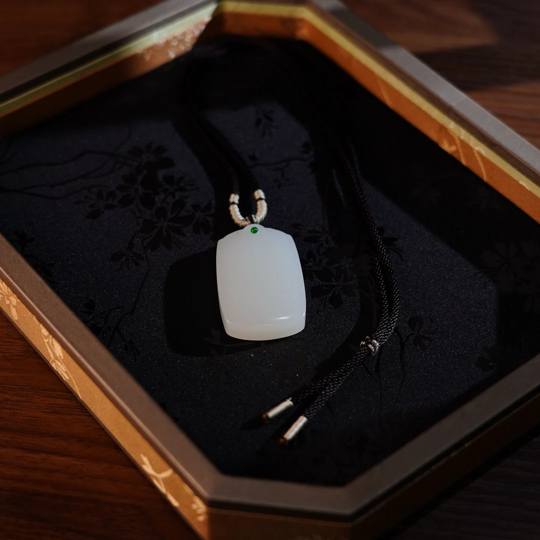 【缺货】和田玉白玉无事牌吊坠 49*31*11 FEB2083