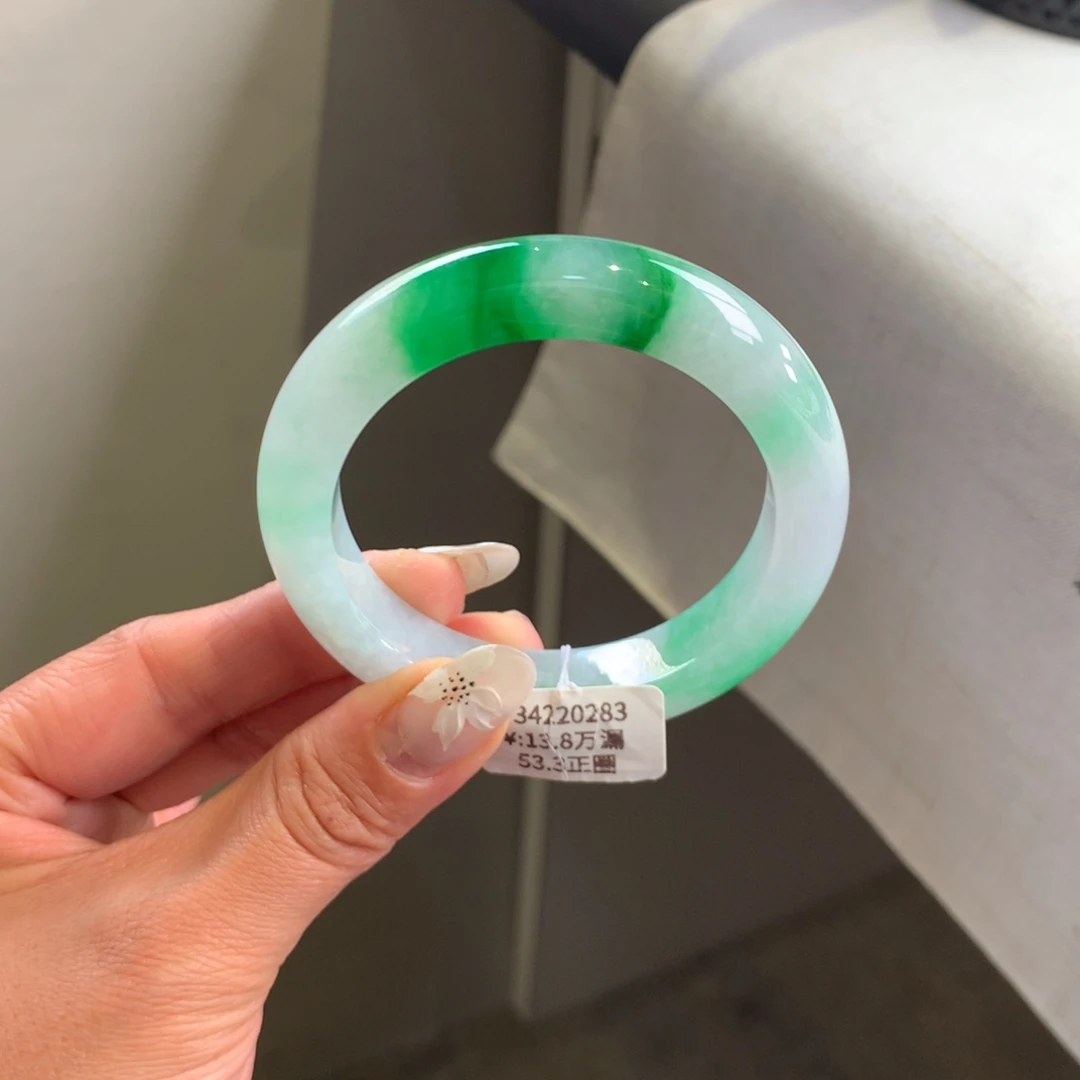 翡翠手镯未镶嵌糯冰飘辣阳绿53.3正圈