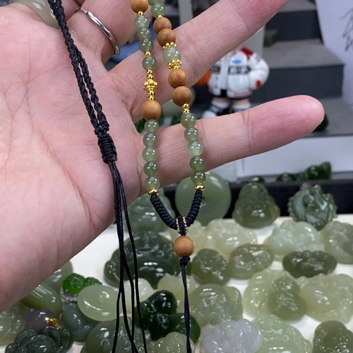 和田玉颈饰未镶嵌