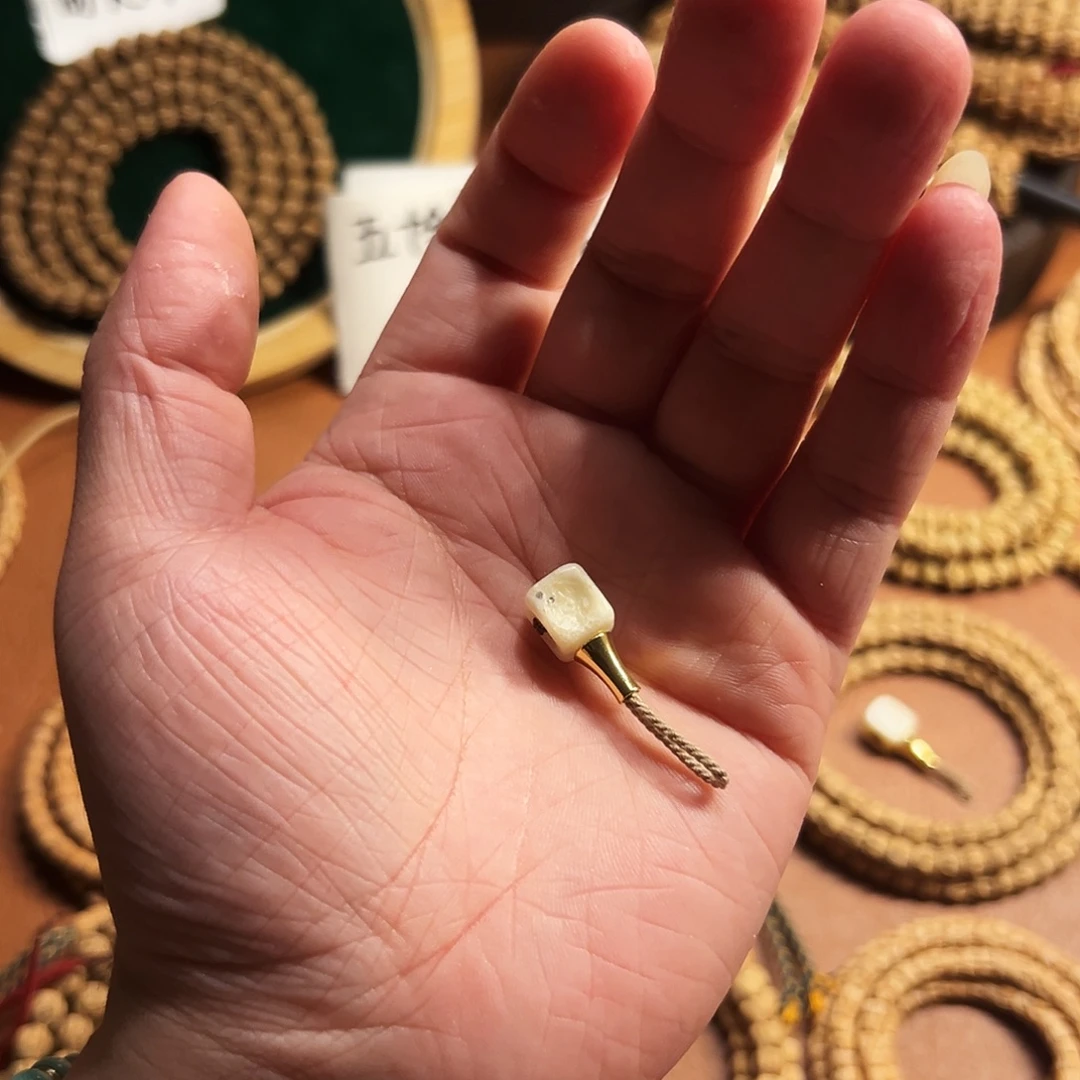 *****吊坠柏香籽/百香籽牙骨角三通配饰