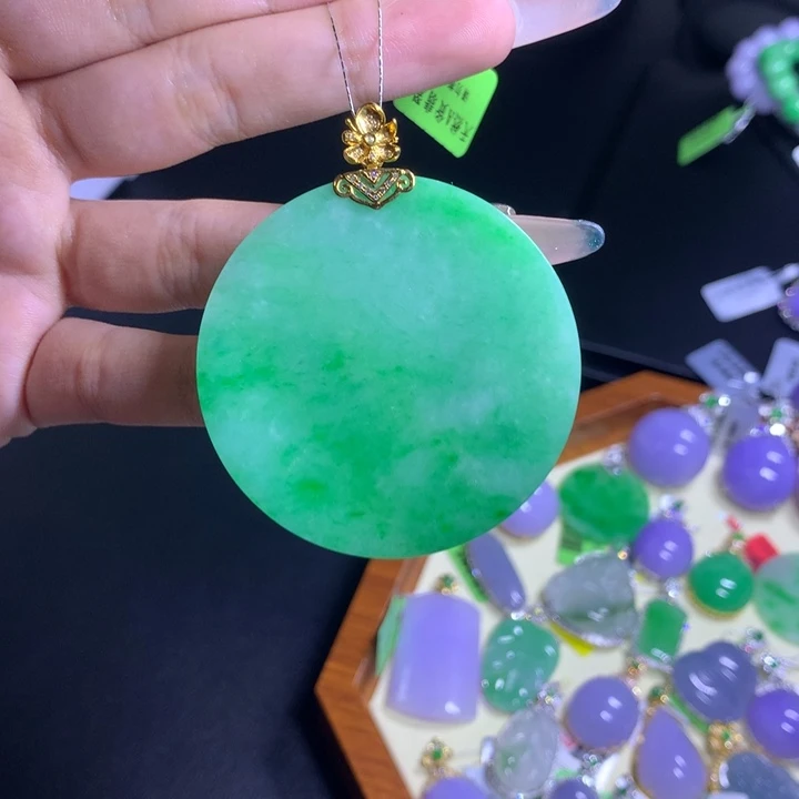 颈饰18K金镶嵌翡翠天然