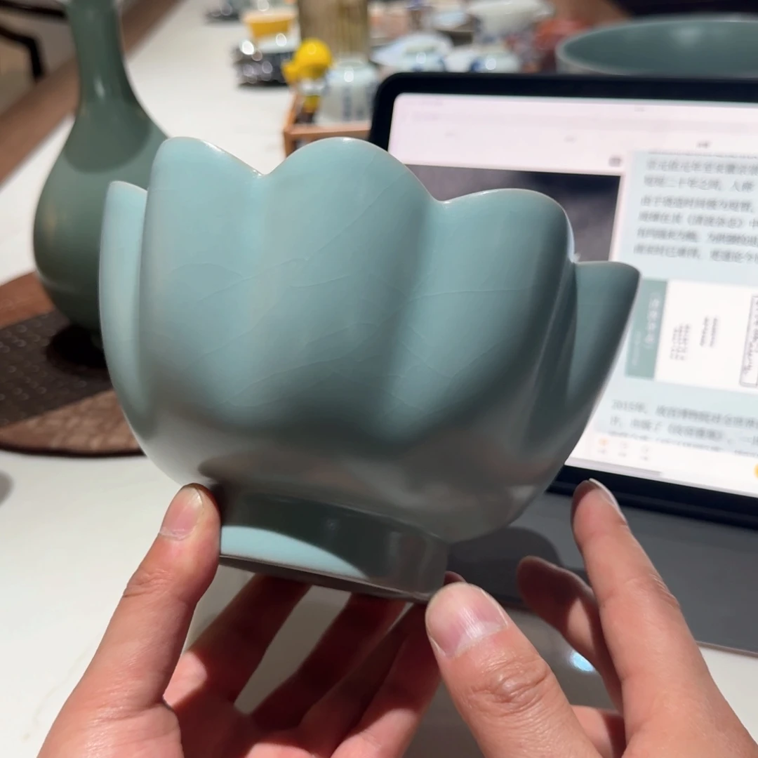 杯汝窑天青釉莲花碗