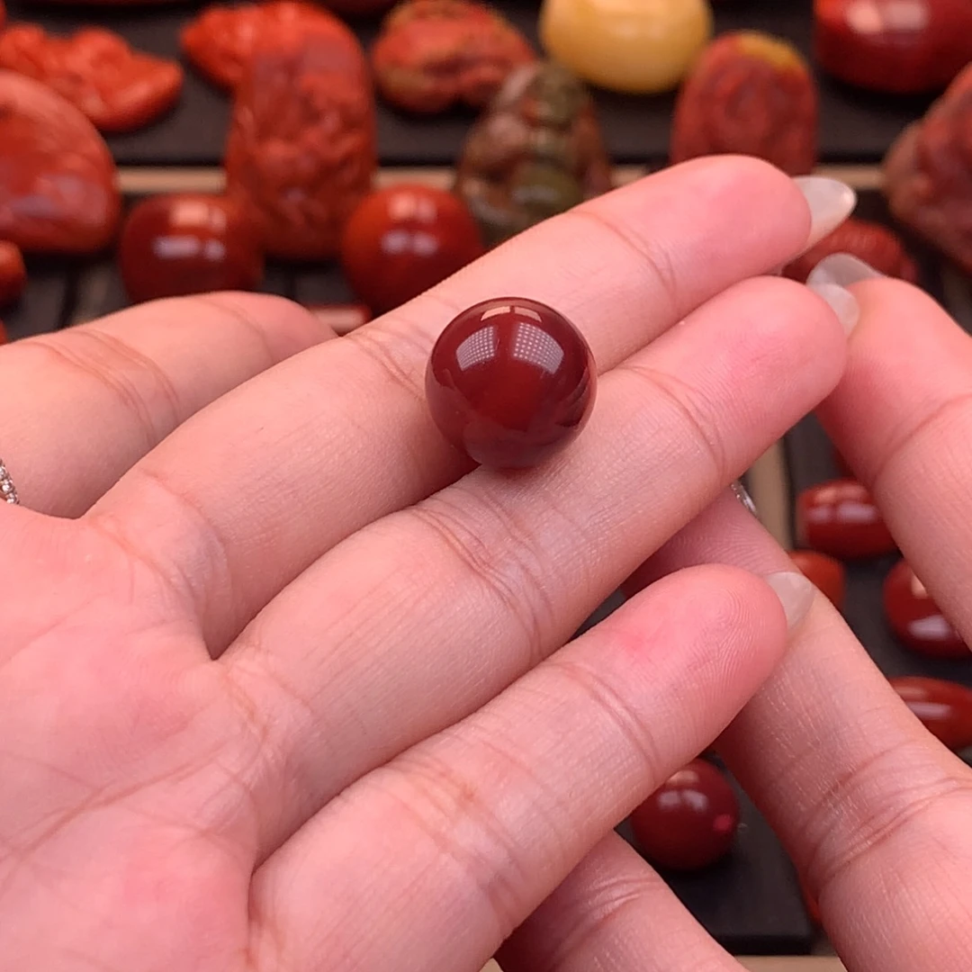 南红玛瑙未镶嵌原矿高品圆珠13.5mm