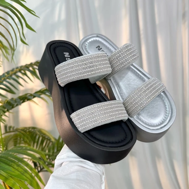 【卷姐】019-新款时尚平底一字带凉鞋女外穿百搭休闲水钻凉拖鞋
