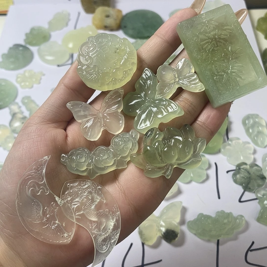 合金蛇纹石玉颈饰泠***上