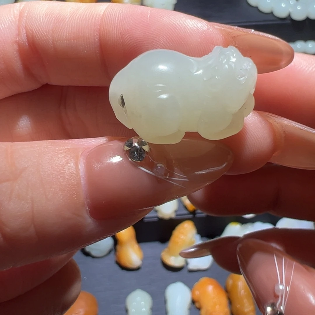 和田玉未镶嵌颈饰征*