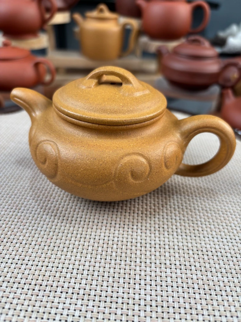 宜兴紫砂黄金段如意仿古壶半手工180cc