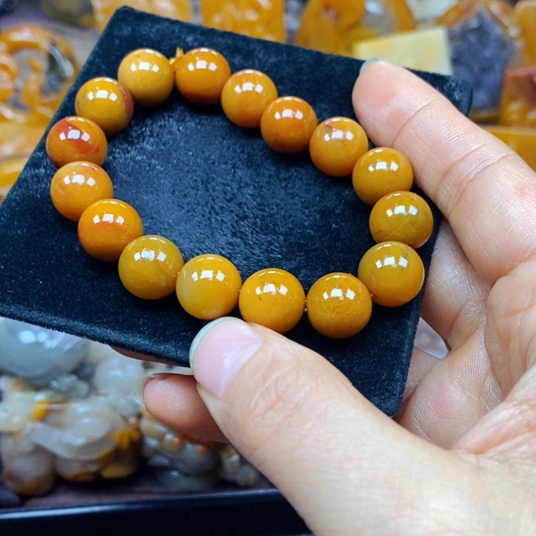 未镶嵌石英质玉（黄龙玉）颈饰