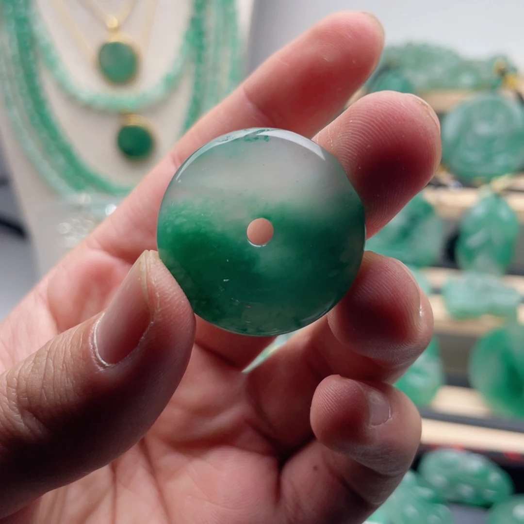 石英质玉未镶嵌颈饰