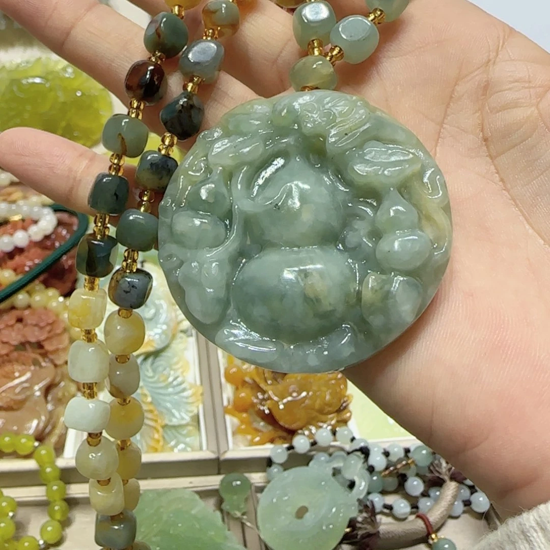 未镶嵌蛇纹石玉吊坠