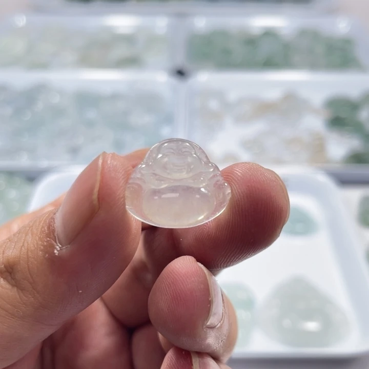 翡翠未镶嵌颈饰佛