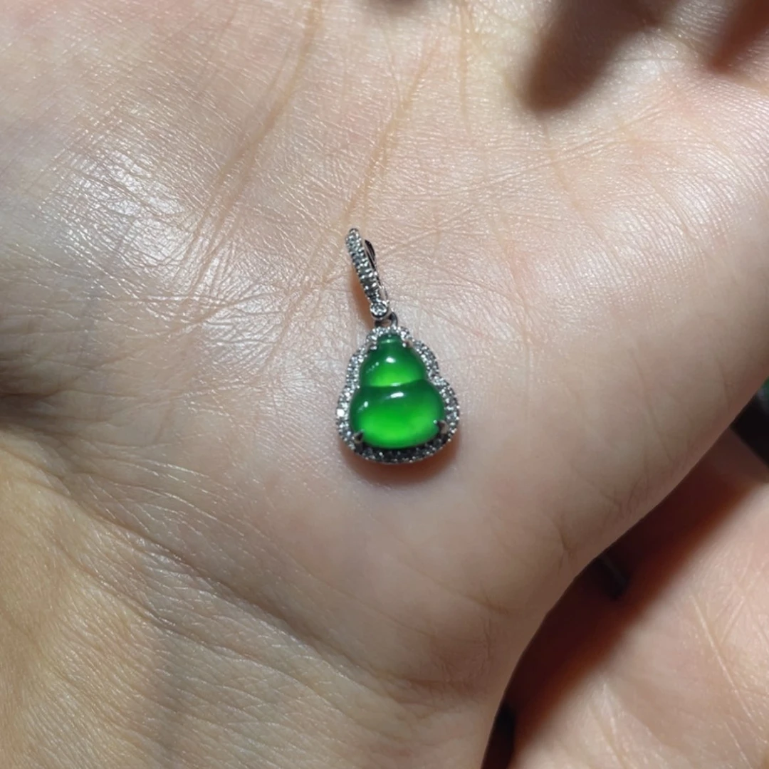 【闪购商品】颈饰18K金镶嵌翡翠