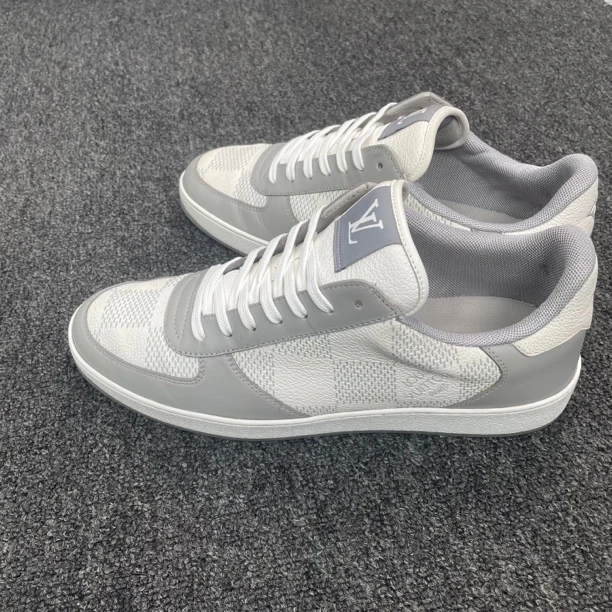 95新 LouisVuitton/路易威登 Rivoli 灰色板鞋42码98新公价17300