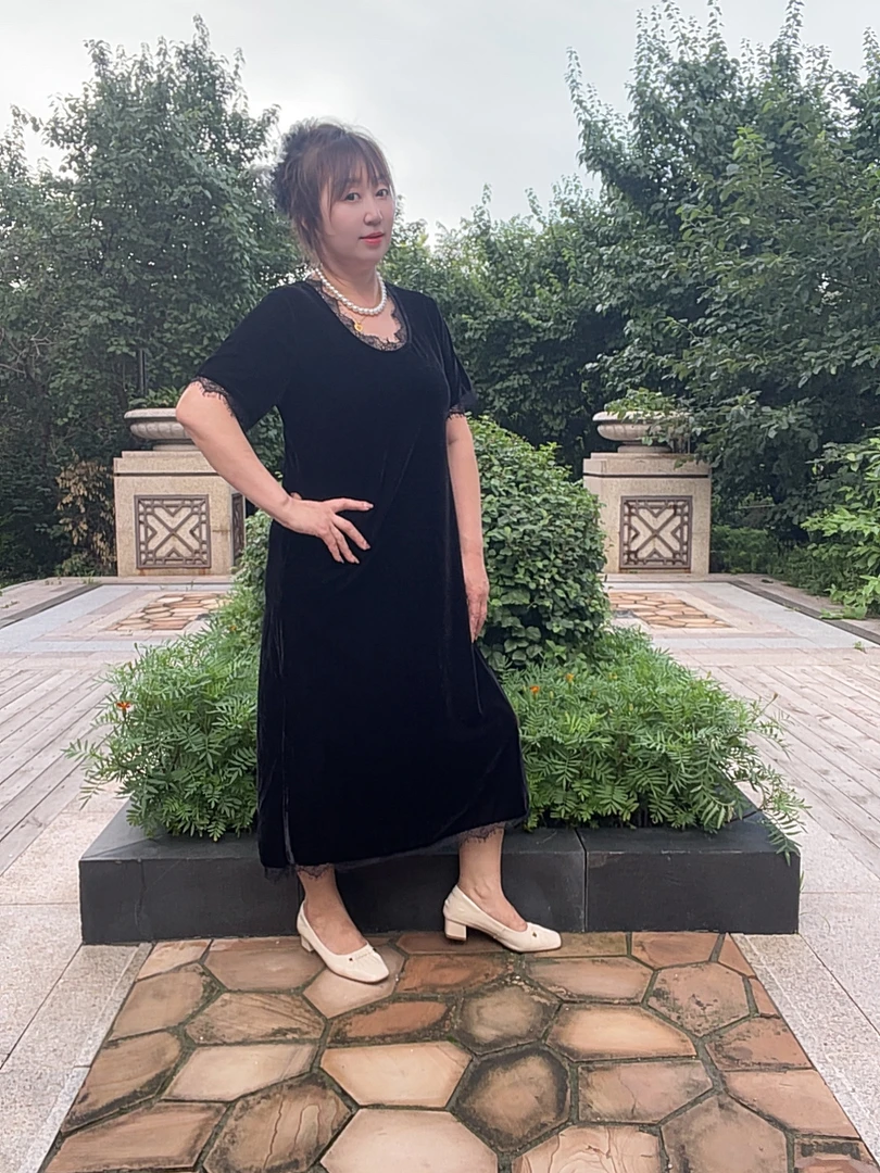 2025夏季洋气新款简约蕾丝丝绒拼接V领短袖长裙