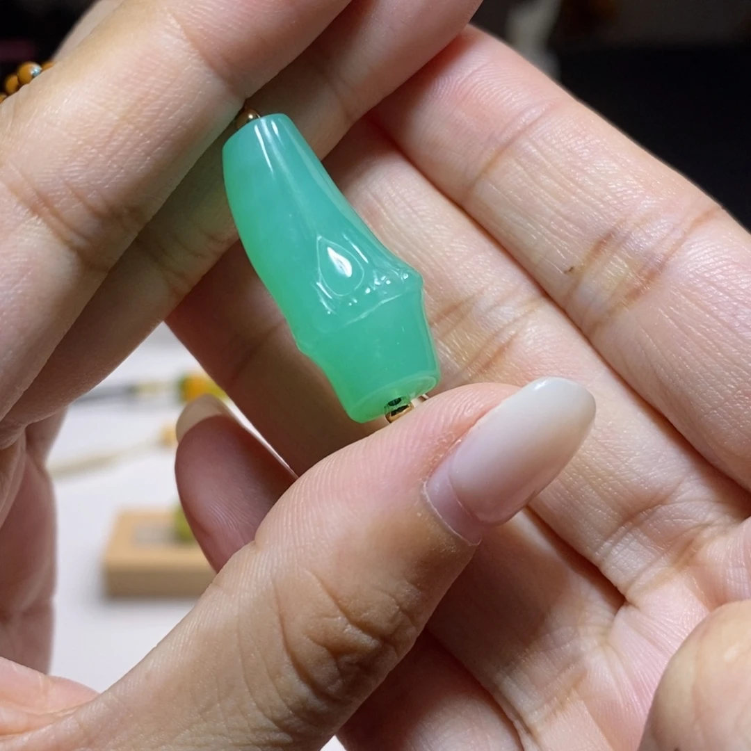 石英质玉（缅黄）未镶嵌珠宝奇石竹节