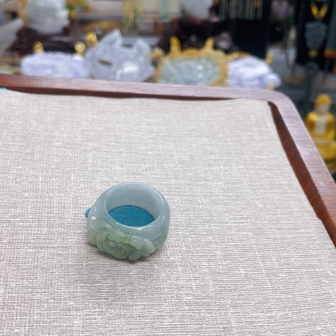 颈饰未镶嵌翡翠戒圈