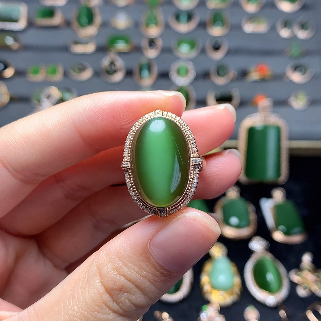 和田玉戒指18K金镶嵌