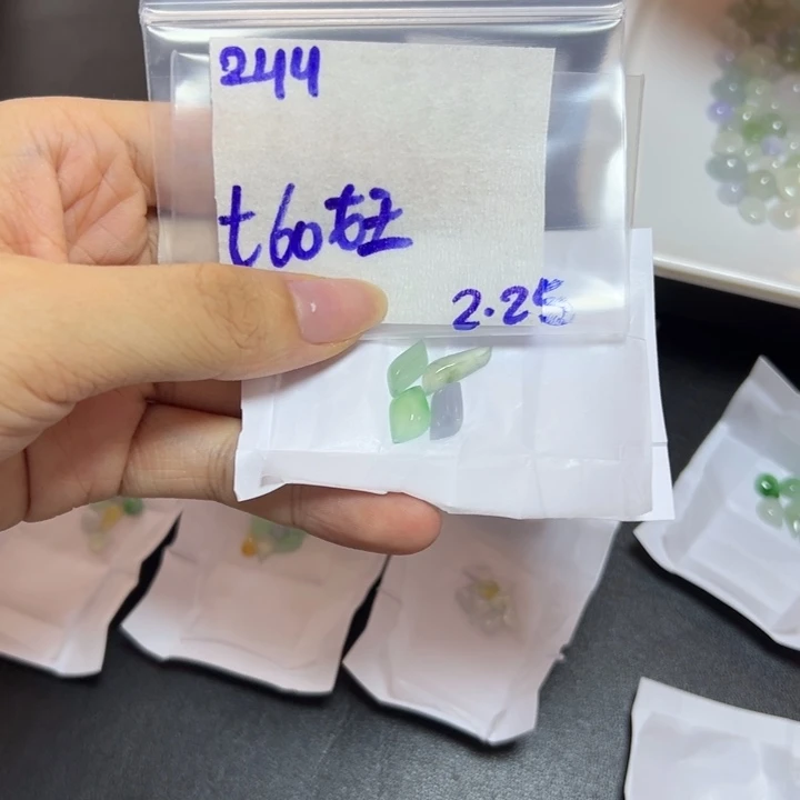 【闪购商品】定制翡翠未镶嵌跪***王不退换