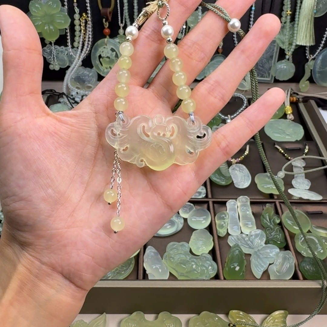 蛇纹石玉未镶嵌颈饰