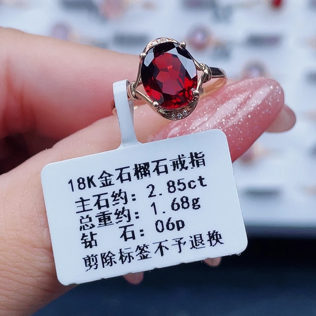 18K金镶嵌石榴石戒指