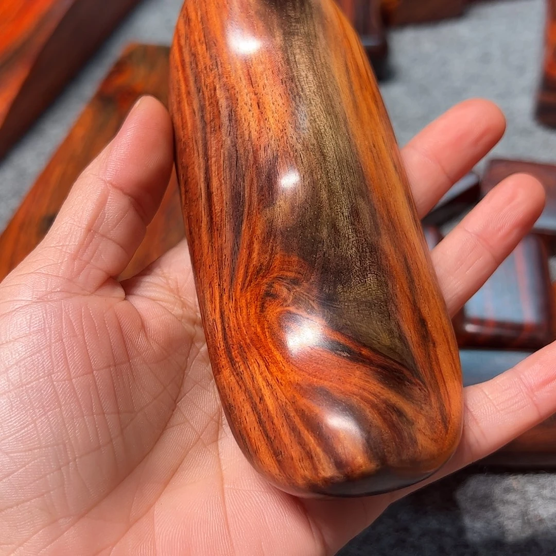 沙***畔交趾黄檀（大红酸枝）