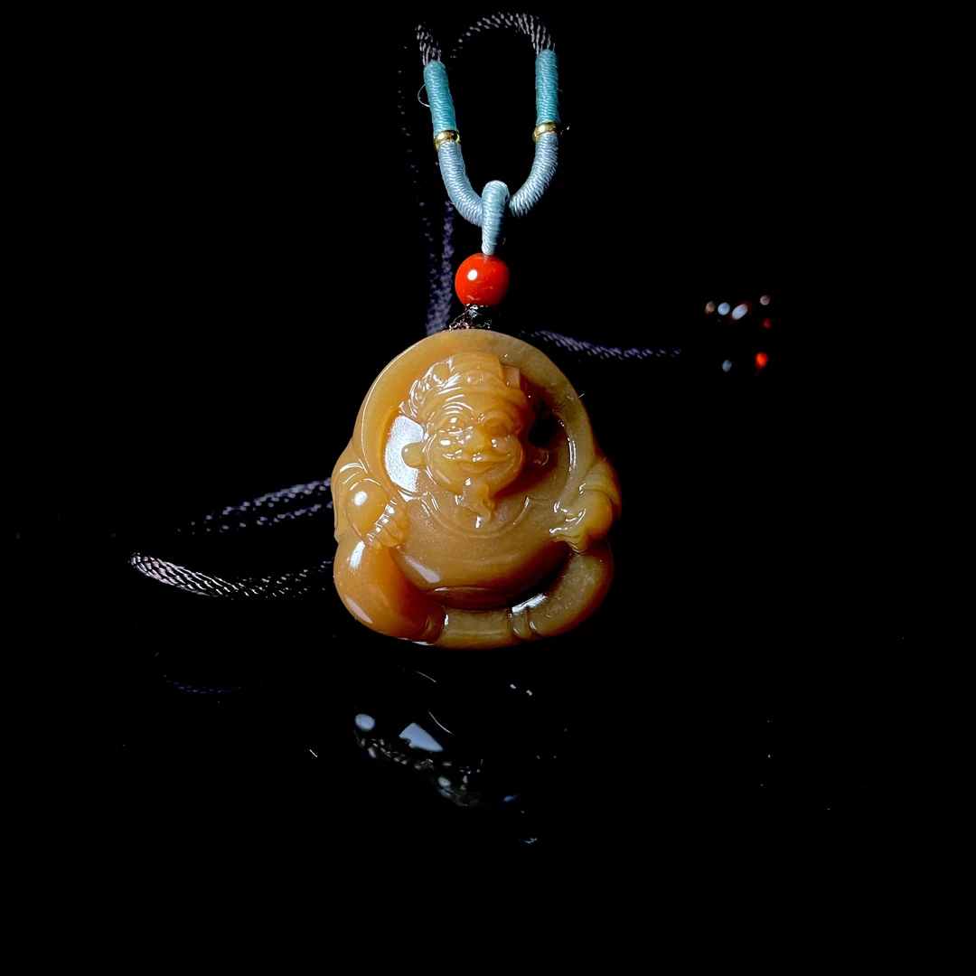 lot1589和田玉财神且末糖37.1*33.6*18.6mm/34.4g/北京世纪