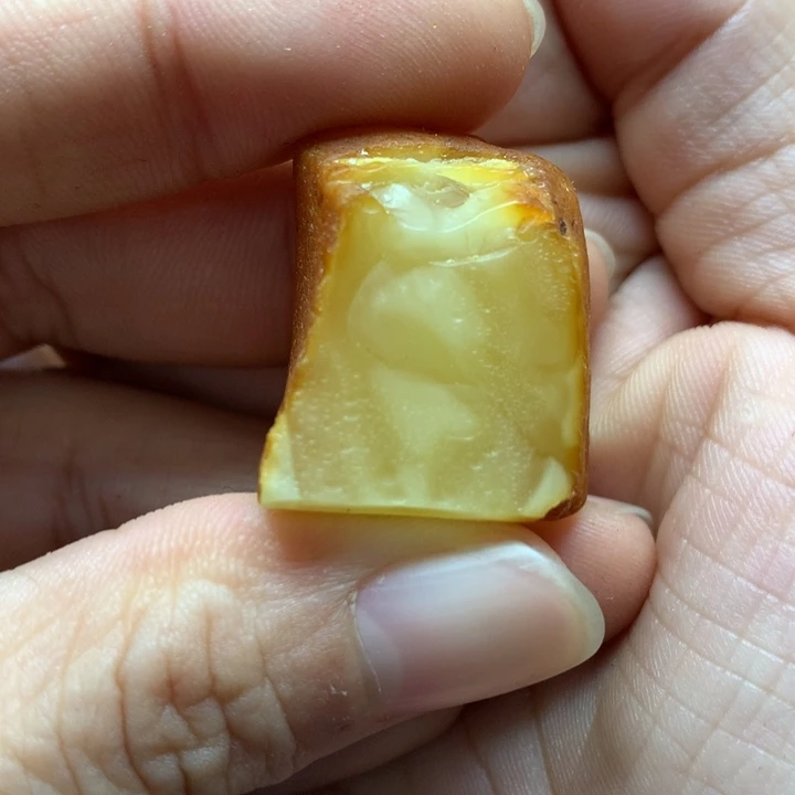 未镶嵌定制琥珀沐*尘蜜蜡工坊原石定制差价