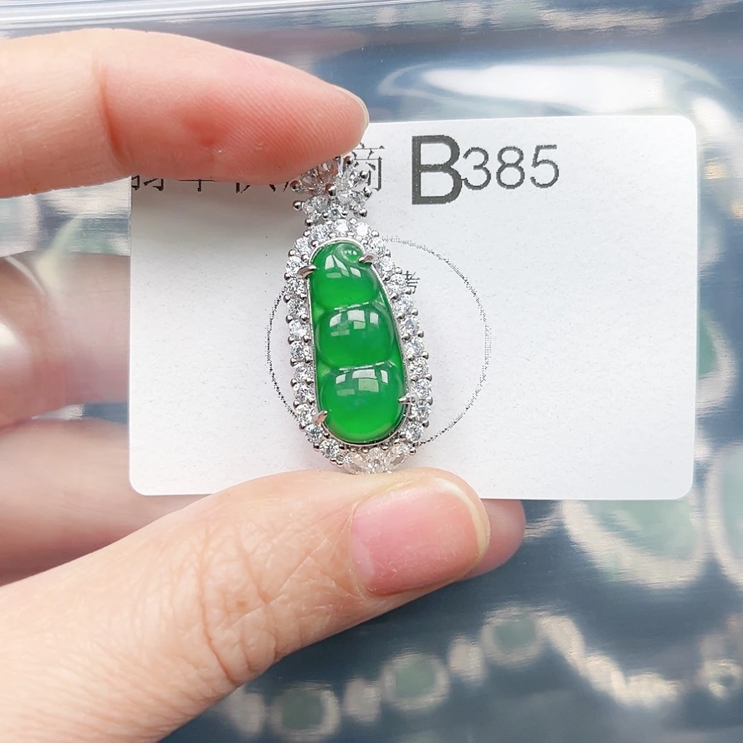 翡翠颈饰未镶嵌翡翠385