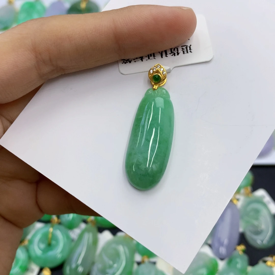 翡翠未镶嵌颈饰翡翠