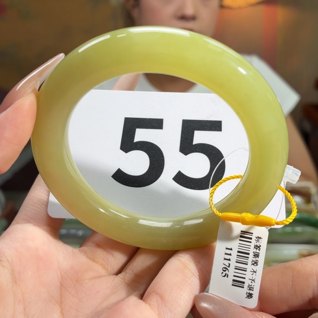 和田玉手镯未镶嵌微瑕