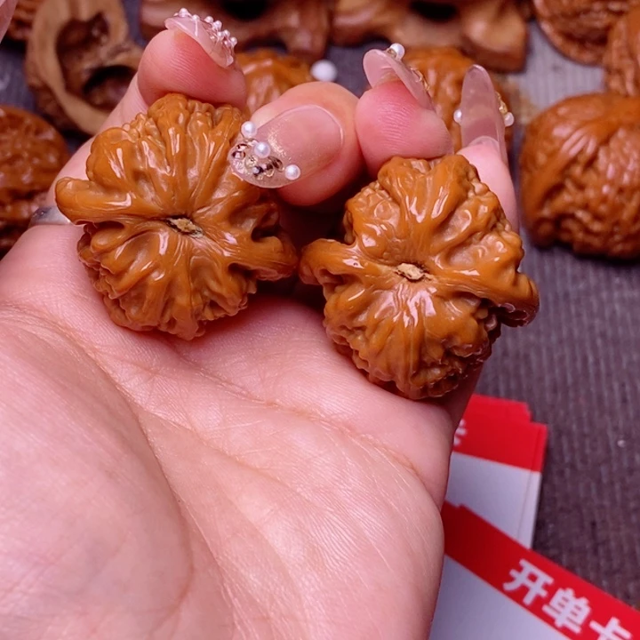 文玩核桃把件白狮子狮子头