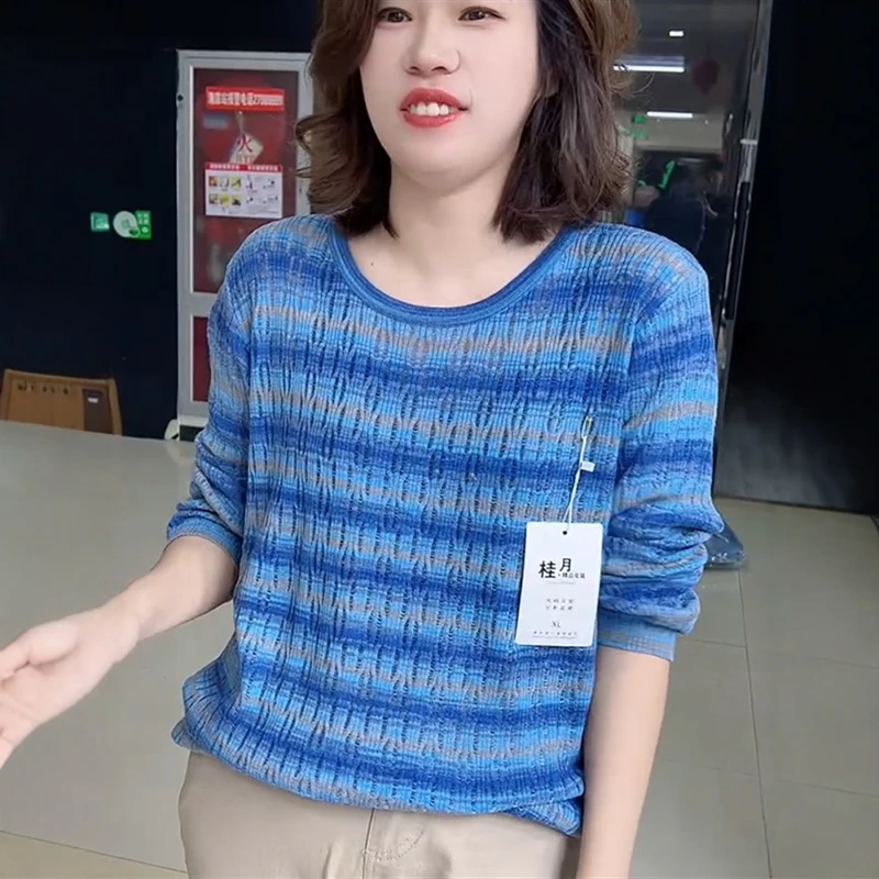 大码时尚撞色条纹针织衫女春季新款胖mm大码显瘦百搭长袖镂空小衫