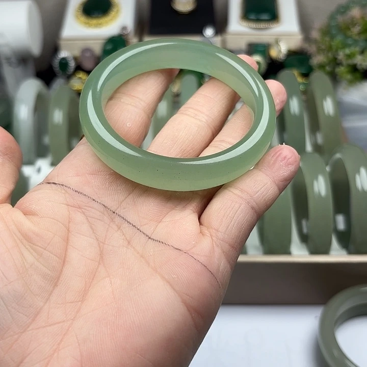 东陵石未镶嵌手镯