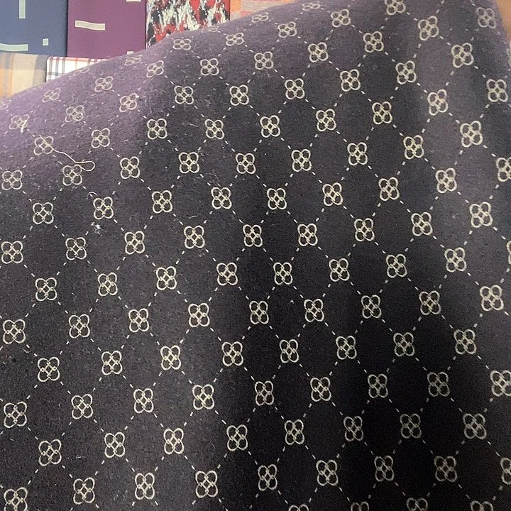 深紫色毛呢布料……#