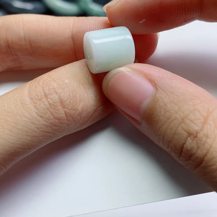 翡翠未镶嵌颈饰桶珠