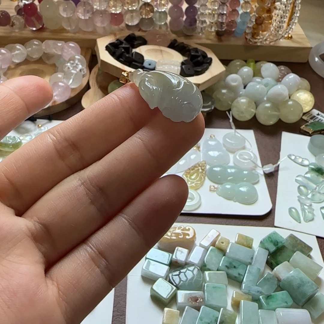 翡翠未镶嵌颈饰钱袋子