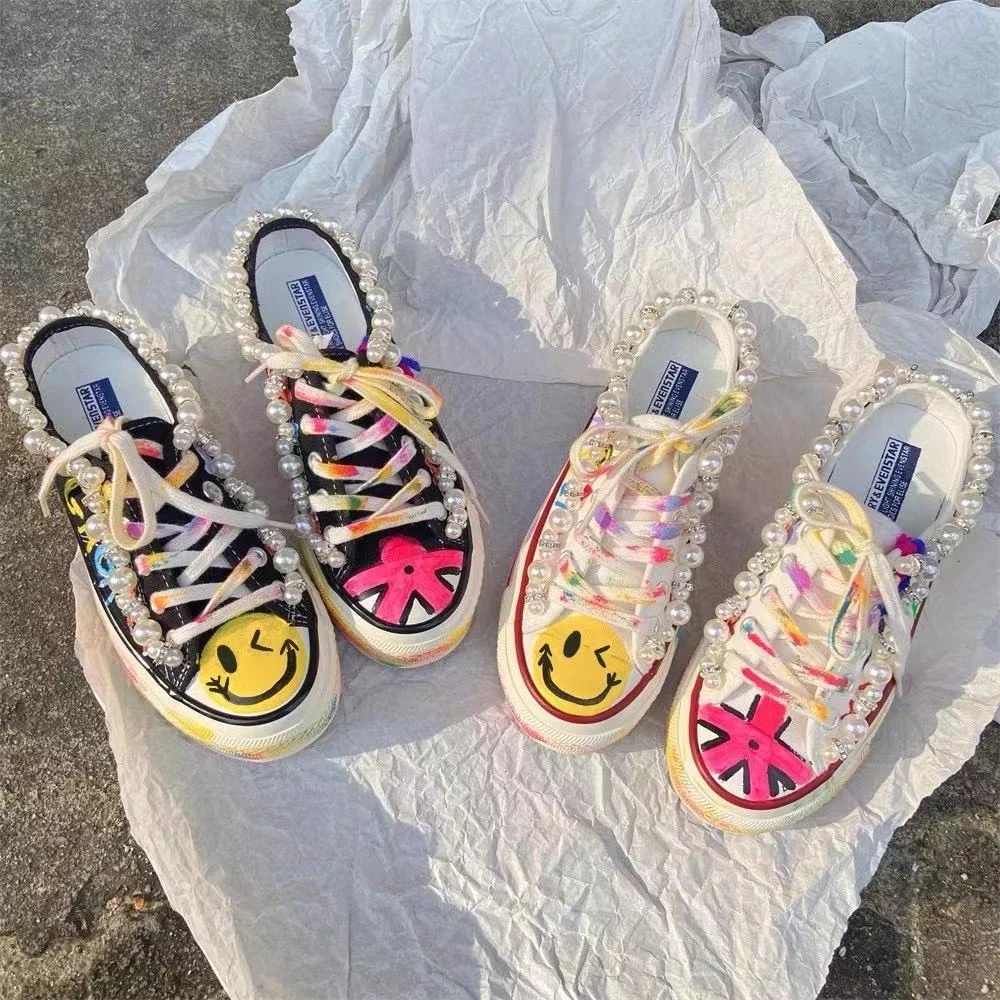 欧美风时尚新款重工原创涂鸦百搭笑脸串珠女款帆布鞋拖休闲个性潮