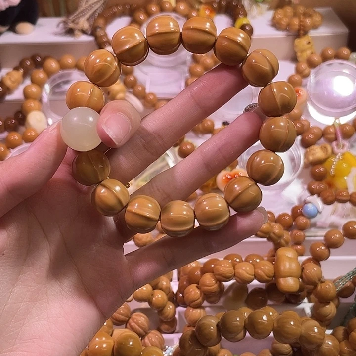 j***y猴头核桃吊坠鲨鱼背手串