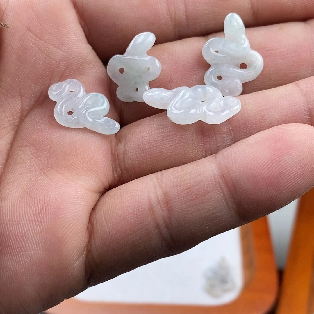 翡翠颈饰未镶嵌金**宝小蛇